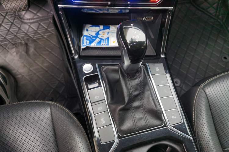 Used Volkswagen Passat 2020 Revised Version 330TSI Luxury Edition China VI Standard