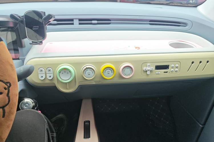 Used Bestune Pony 2025 222km Range Agile Horse Audio And AC Panel