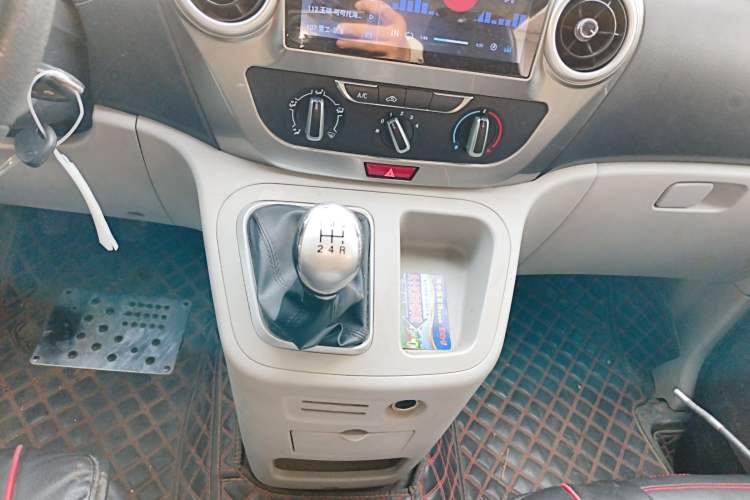 Used JAC Refine M3 2019 1.8L 5-Seater Express Edition Gear Lever