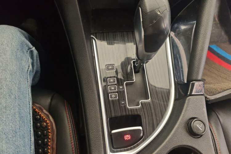 Used Dongfeng Aeolus AX7 2016 2.0L Automatic Zhiyi Trim