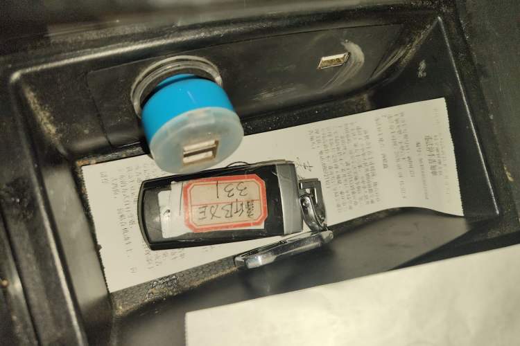 Used Sinotruk VGV U70 2021 1.5T Manual Enjoy Edition 7-Seater Vehicle Key