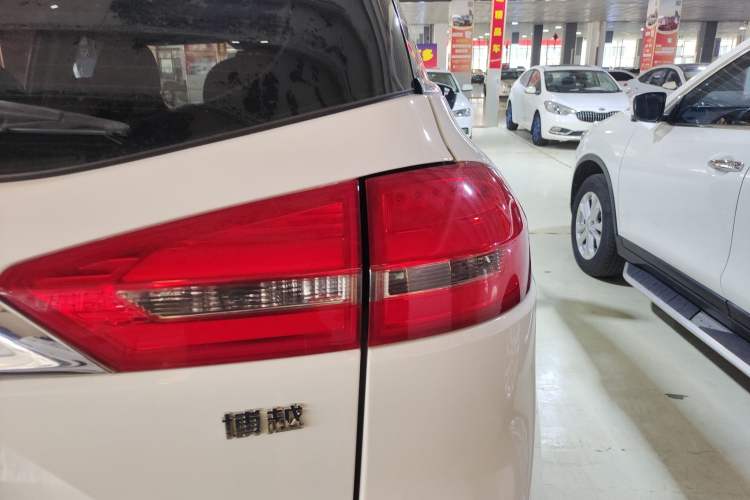 Used Geely Auto Emgrand X7 Sport 2016 1.8TD Automatic All-Wheel-Drive ZhiZun Edition Right Rear Taillight