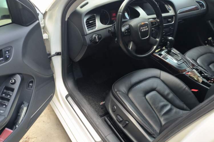 Used Audi A4L 2012 2.0 TFSI automatic Comfort trim level
