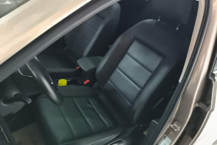 Used Volkswagen T-ROC 2021 280TSI DSG Two-Wheel Drive Comfort Connect Edition