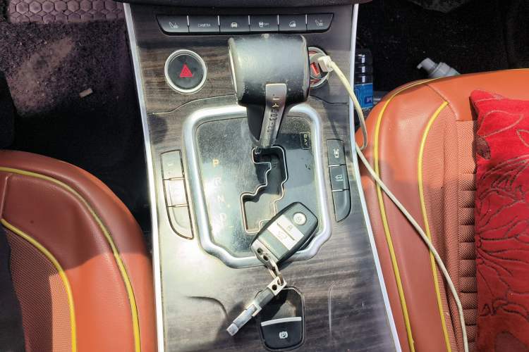 Used Land X7 2015 2.0T Panoramic Prestige Edition Gear Lever