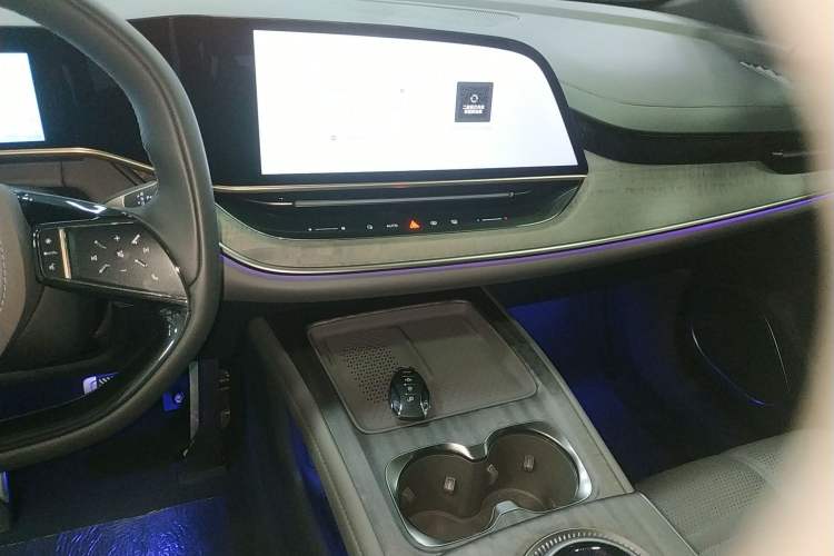 Used Hongqi Tiangong 08 2025 680 Ultra Four-Wheel-Drive Version Audio And AC Panel