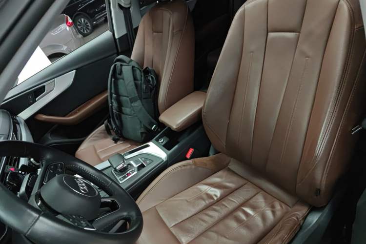 Used Audi A4L 2019 40 TFSI Fashion Edition China VI Emission Standard Left Front Seat