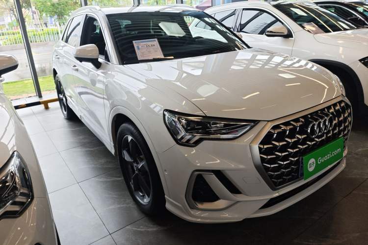 Used Audi Q3 2024 35 TFSI Fashion Dynamic Edition Front Right 45 Deg