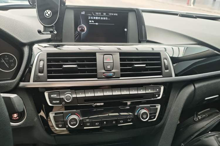 Used BMW 3 Series 2017 320Li Fashion Model Audio And AC Panel