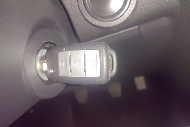 Used Dongfeng Fengon 380 2022 1.5L Comfort-Class Passenger Vehicle (Steel Spring) with 7 Seats