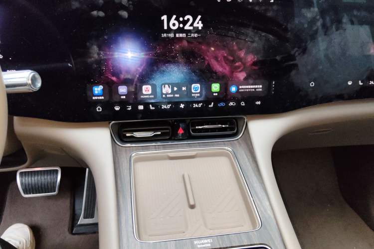 Used Hima AITO M8 2025 Model Pure Electric Max+ Five-Seat Long-Range Version Audio And AC Panel