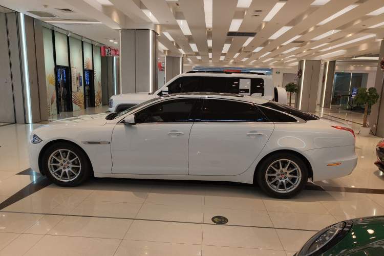 Used Jaguar XJ 2016 XJL 2.0T Two-Wheel-Drive Elegant Business Edition
