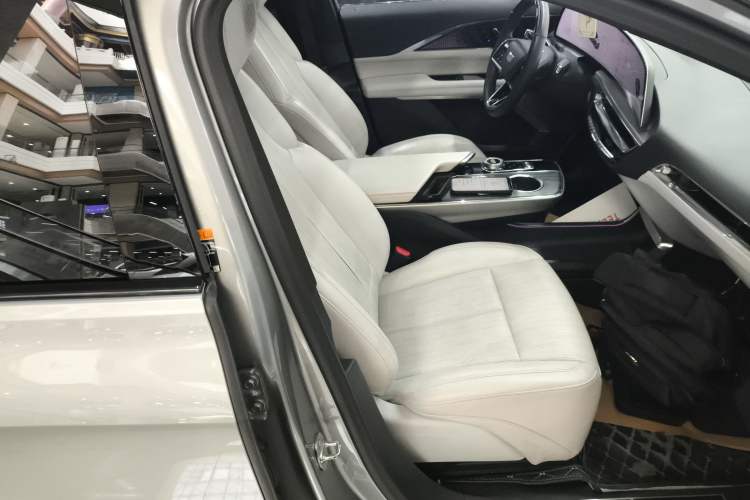 Used Cadillac LYRIQ 2022 Rear-Drive Long-Range Luxury Edition Right Front Seat