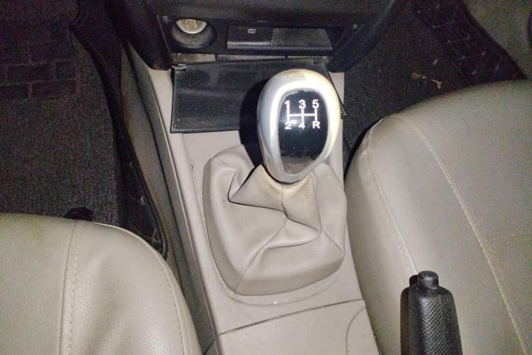 Used Soueast V3 Lingyue 2012 Revised Version 1.5L Manual Luxury Edition
