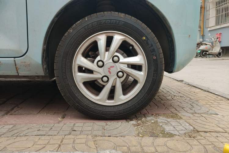 Used Wuling Hongguang MINIEV 2022 Zizai Version Lithium Iron Phosphate Right Front Wheel Hub