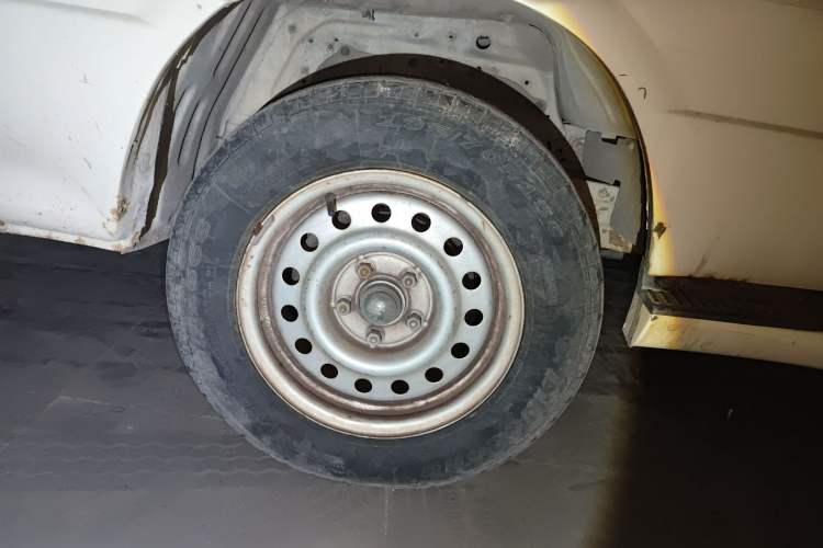 Used King Long Golden Way 2015 2.0L Value-Packed Practical Version 4G21B