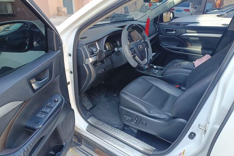 Used Toyota Highlander 2015 2.0T Four-Wheel Drive Luxury Edition 7-Seater Driver Seat