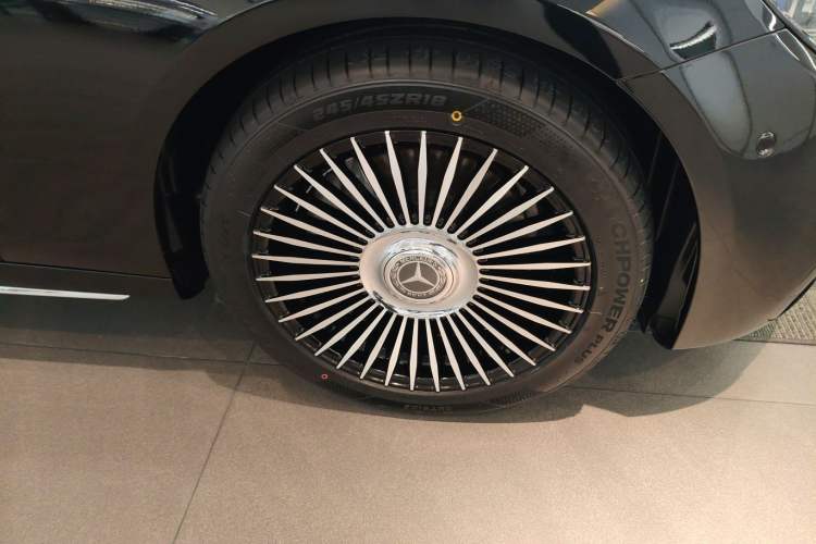 Used Mercedes-Benz E-Class 2021 E 300 L Sport Premium Edition Right Front Wheel Hub