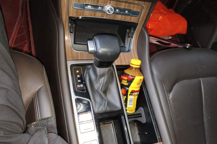 Used Roewe RX8 2019 30T Smart Connectivity Two-Wheel Drive Supreme Flagship Edition
