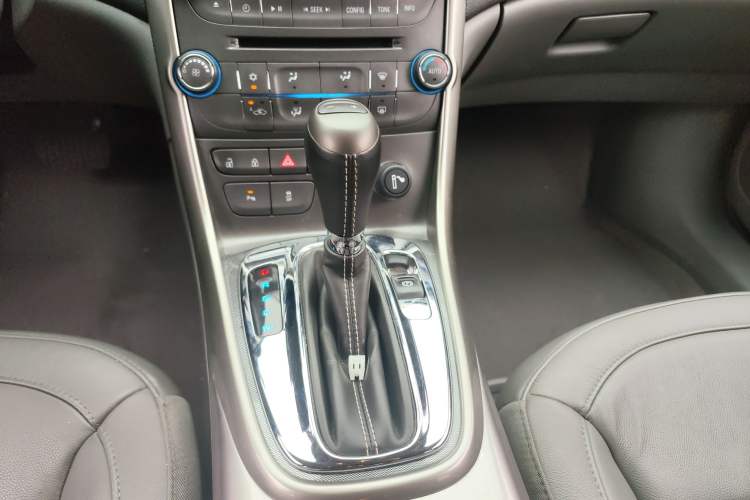 Used Chevrolet Malibu 2014 2.0L Automatic Luxury Edition Gear Lever