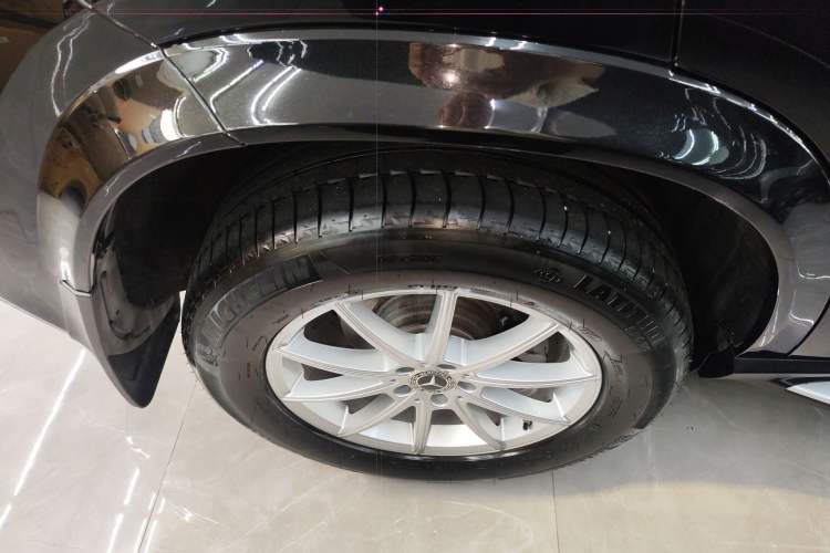 Used Mercedes-Benz GLE 2021 GLE 350 4MATIC Stylish Model Right Rear Wheel Hub