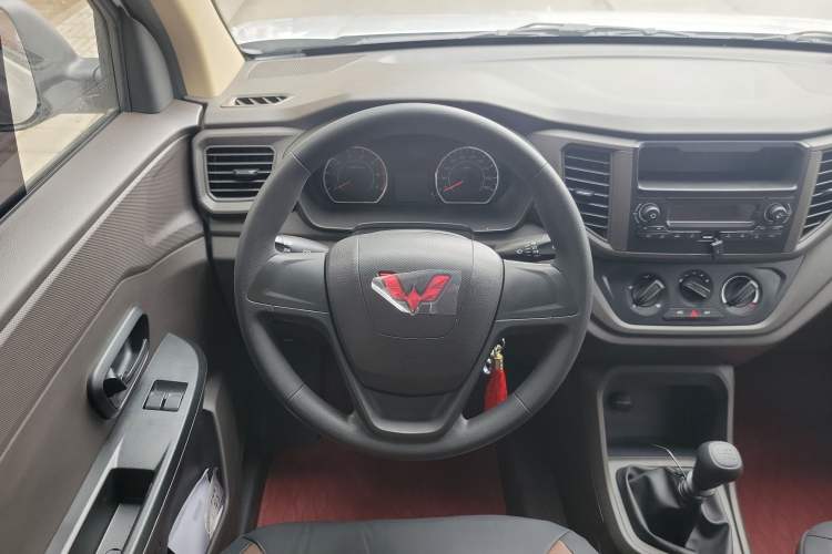 Used Wuling Hongguang V 2022 1.5L Jingqu Edition Electric-Assist LAR