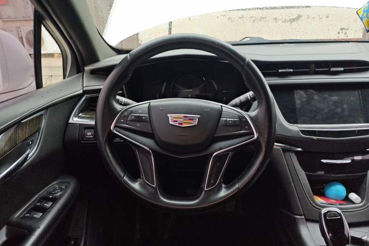 Used Cadillac XT5 2018 28E Four-Wheel Drive Tech Version Steering Wheel