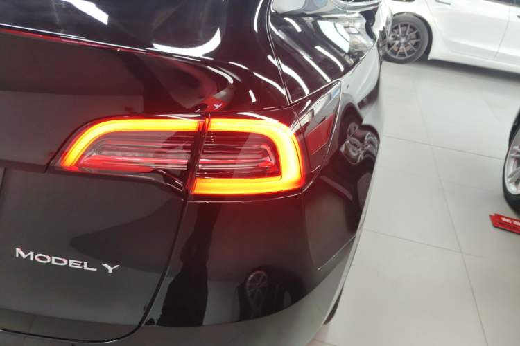 Used Tesla Model Y 2023 Rear-Wheel-Drive Version
