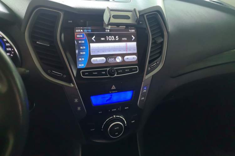 Used Hyundai Santa Fe 2013 2.4L Automatic Two-Wheel Drive Smart Version Audio And AC Panel