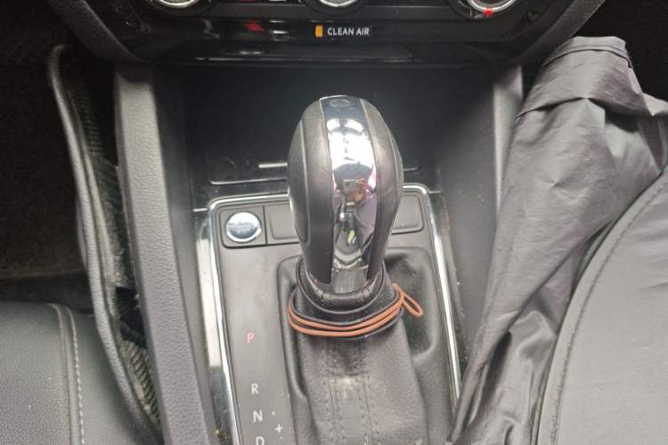 Used Volkswagen Sagitar 2017 1.6L Automatic Comfort Model Gear Lever