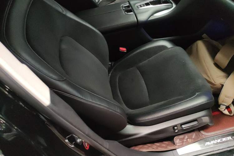 Used Honda Avancier 2019 240TURBO Two-Wheel Drive Elite Edition Right Front Seat