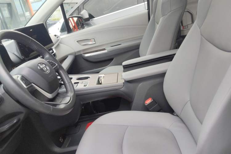 Used Toyota Granvia 2023 2.5L Hybrid Prestige PLUS Edition
