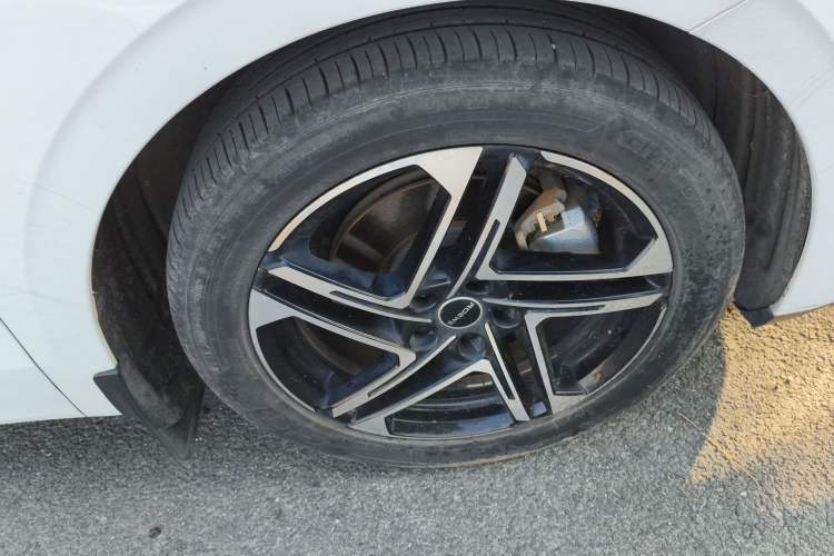 Used Roewe D7 2023 DMH 125km Superior Edition
