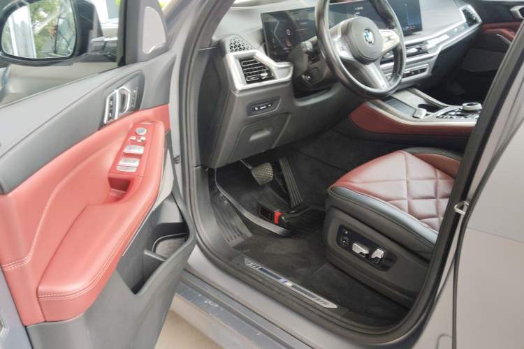 Used BMW X5 2023 xDrive 40Li Luxury Edition M Sport Night Vision Package
