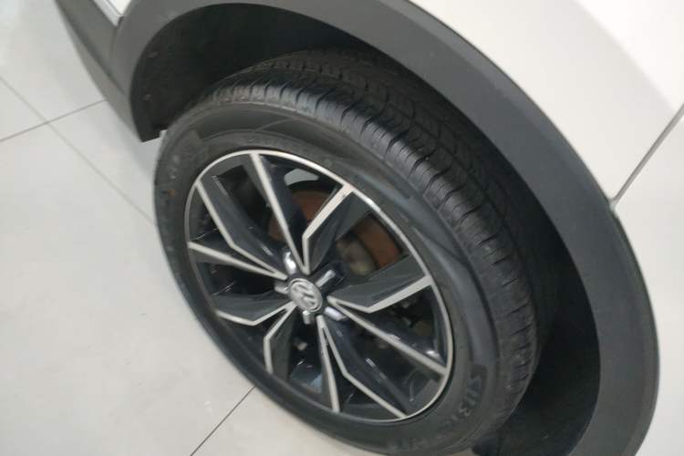 Used Volkswagen Tiguan L 2019 330TSI Automatic Two-Wheel Drive Smart Luxury Version China V Emission Standard