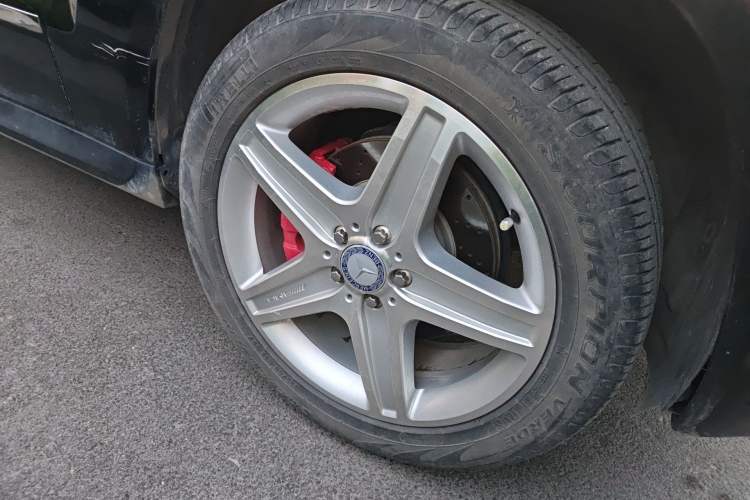 Used Mercedes-Benz GLK-Class 2011 GLK 300 4MATIC Fashion Model Right Front Wheel Hub