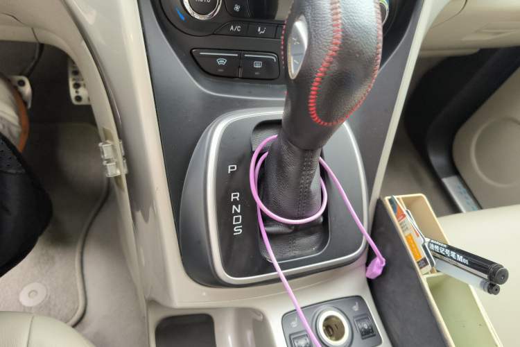 Used Ford Kuga 2013 2.0L GTDi Four-Wheel Drive Premium Model Gear Lever