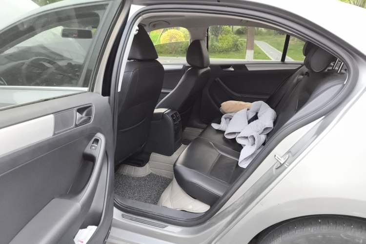 Used Volkswagen Sagitar 2014 Revised Version 1.4TSI Automatic Luxury Edition Left Rear Seat