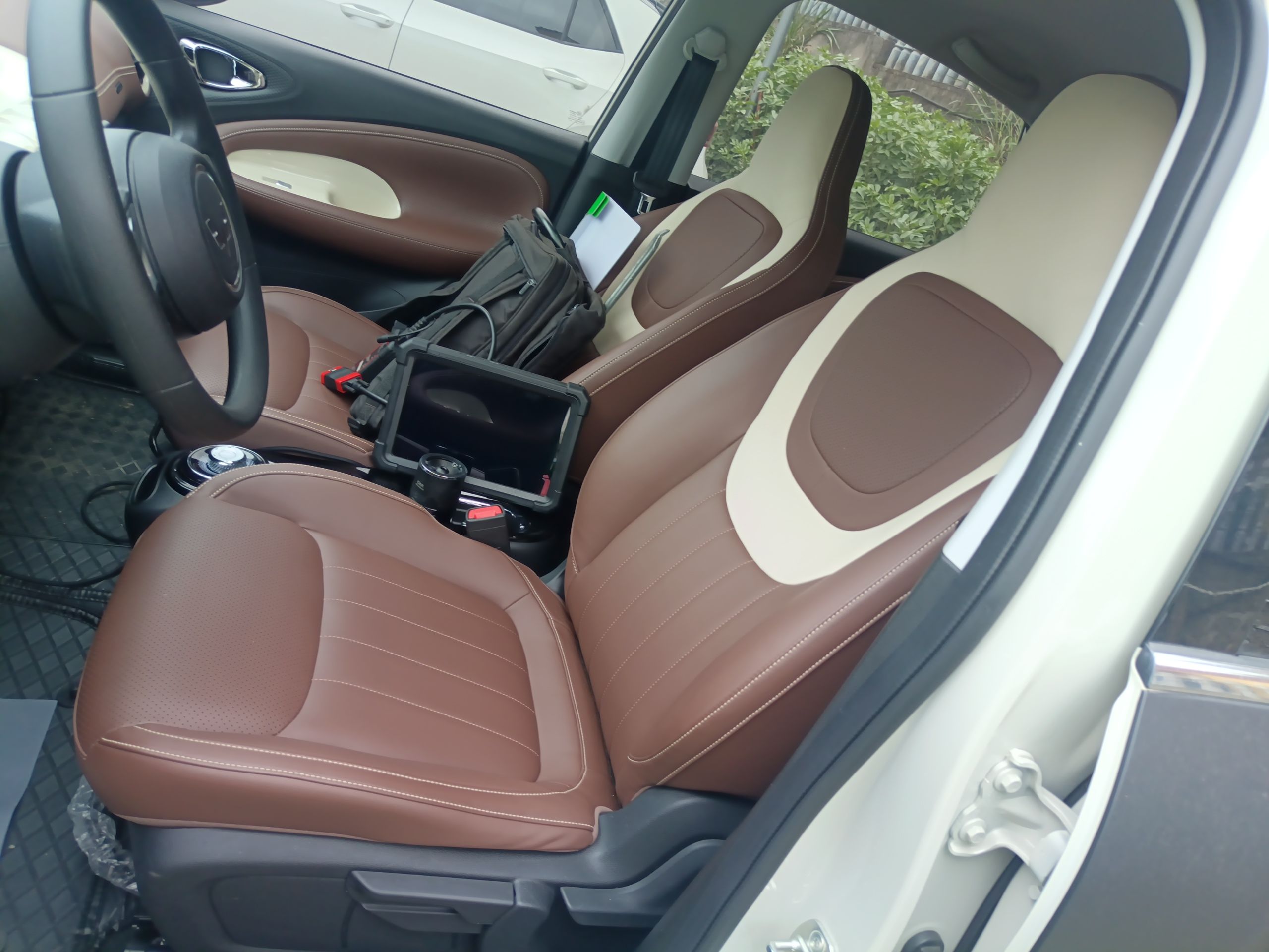 Переднее сиденье в автомобиле