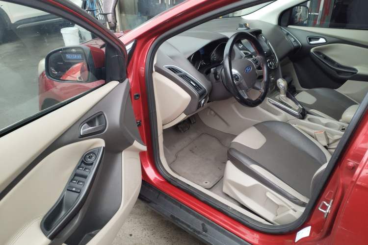 Used Ford Focus 2012 Hatchback 1.6L Automatic Fashion Edition
