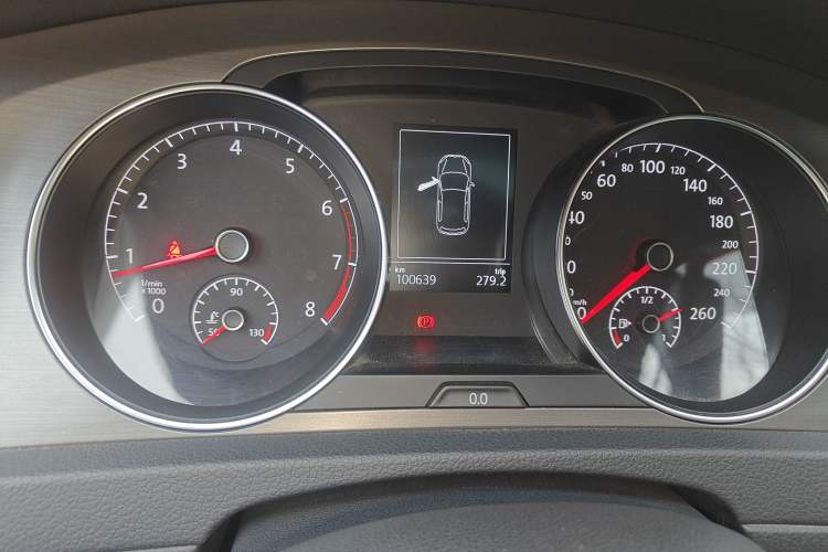 Used Volkswagen Golf 2015 1.4TSI Automatic Luxury Model
