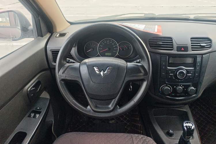 Used Wuling Hongguang 2014 1.5L S Standard Version Steering Wheel