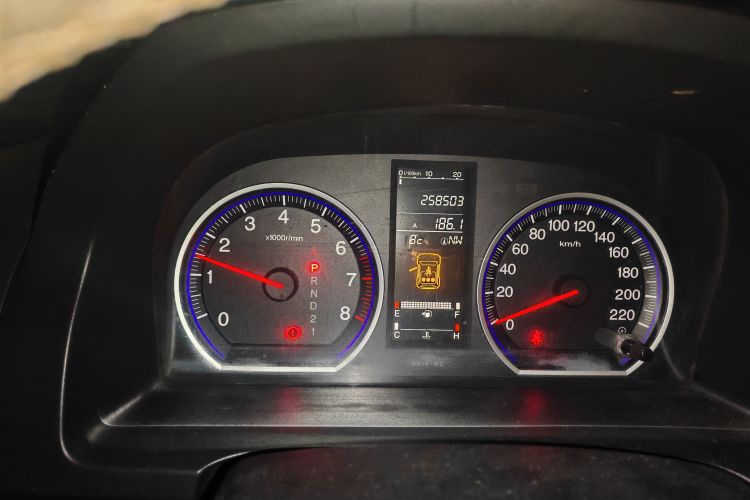 Used Honda CR-V 2007 2.4L automatic four-wheel drive luxury edition Odometer Close Up