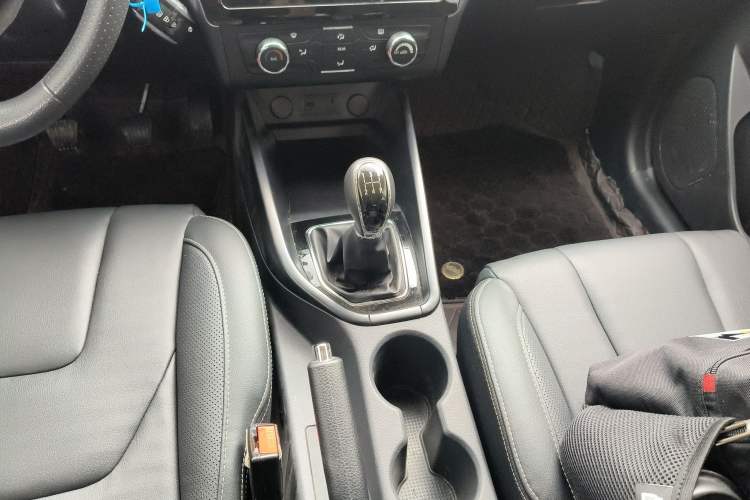 Used Dongfeng Fengon 580 2021 Revised ☆ Star Edition 1.8L Manual Elite Version Gear Lever