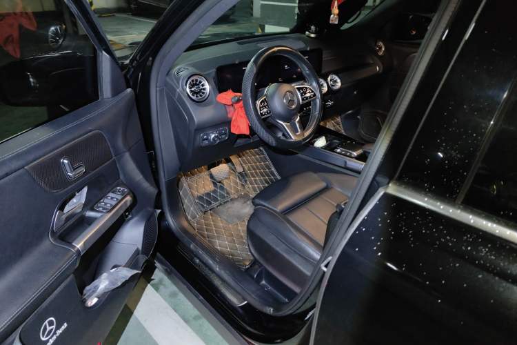 Used Mercedes-Benz GLB 2022 GLB 220 Dynamic Edition Driver Seat