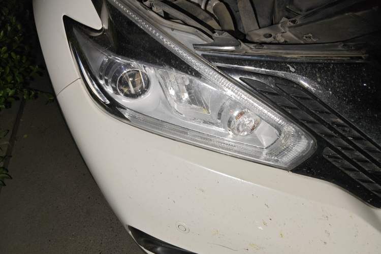 Used Nissan Murano 2021 2.5L XL Two-Wheel Drive Smart Connect Luxury Edition Right Front Headlight