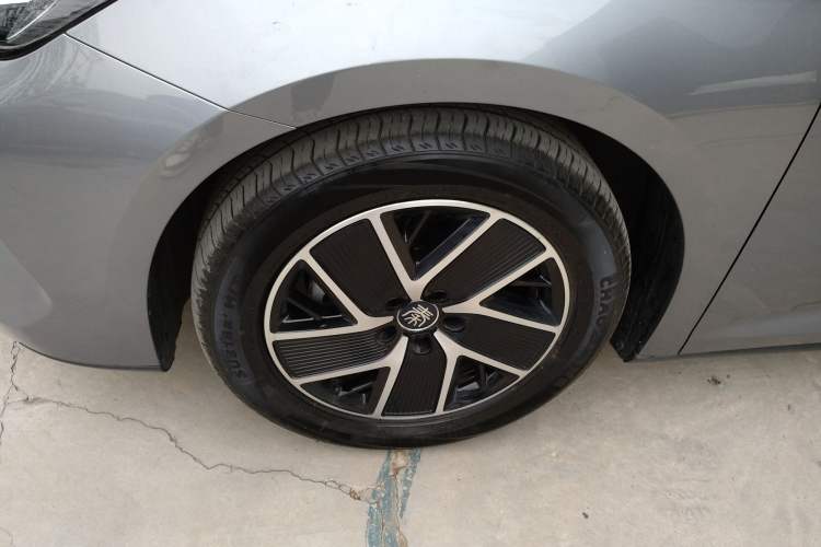 Used BYD Qin L 2024 DM-i 80KM Beyond Model Left Front Wheel Hub