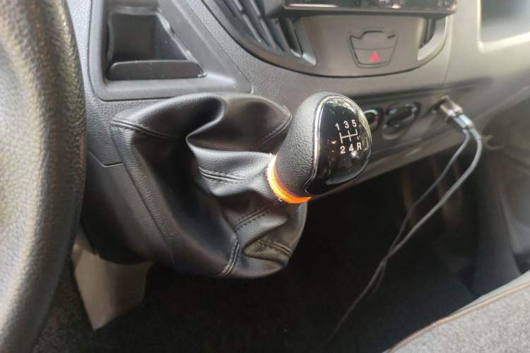 Used Ford Transit 2019 2.0T Diesel Multi-Purpose Commercial Vehicle Mid-Drive Mid-Roof 6-Seater China VI Standard