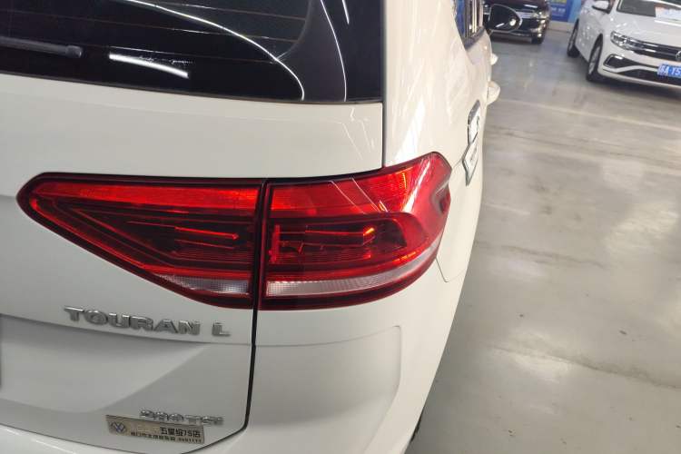 Used Volkswagen Touran 2018 Volkswagen Touran L 280TSI DSG Comfort Edition 7 Seats China VI Standard