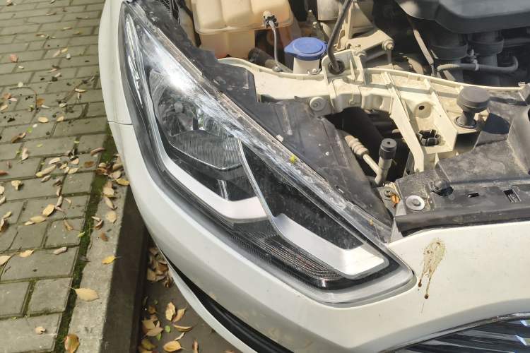 Used Ford Escort 2017 Revised Version 1.5L Manual Comfort Edition Right Front Headlight